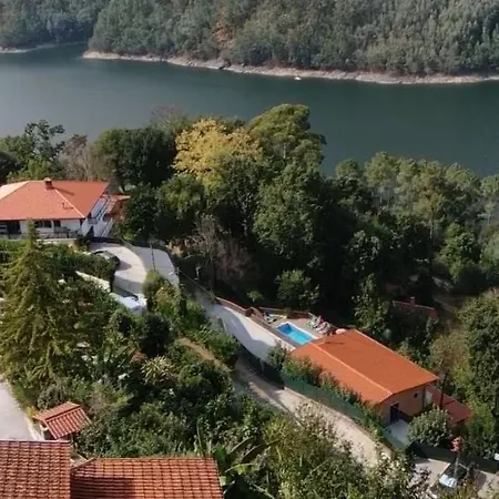 Casa Encosta Do Gerês-ferias No Gerês Hébergement de vacances *