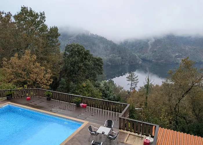Casa Encosta Do Geres-ferias No Geres 펜션 비에이라도미노
