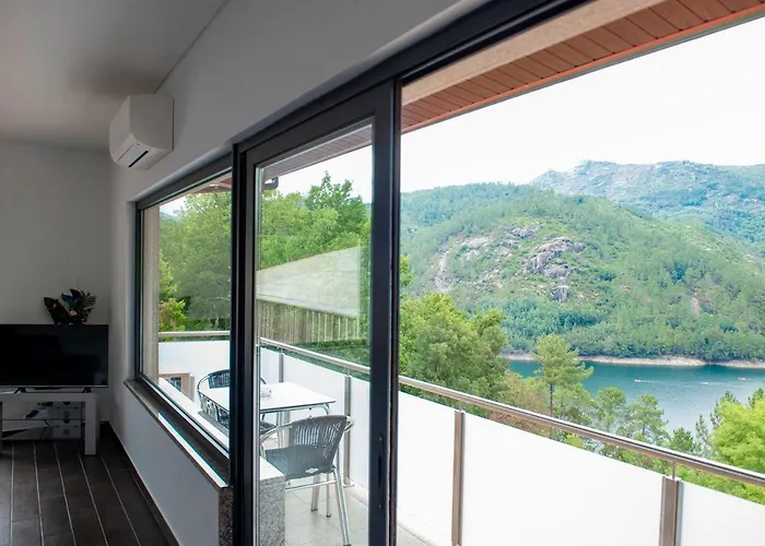 Casa Encosta Do Geres-ferias No Geres 비에이라도미노